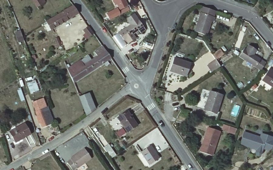 Vue aérienne du Rond-point anonyme n°193851938