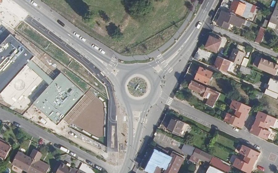 Vue aérienne du Rond-point anonyme n°19385458