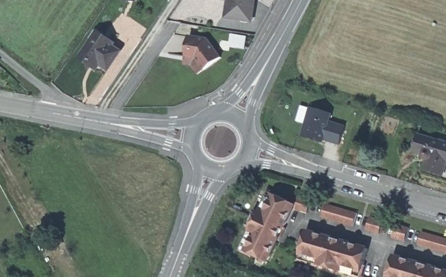 Vue aérienne du Rond-point anonyme n°19403218