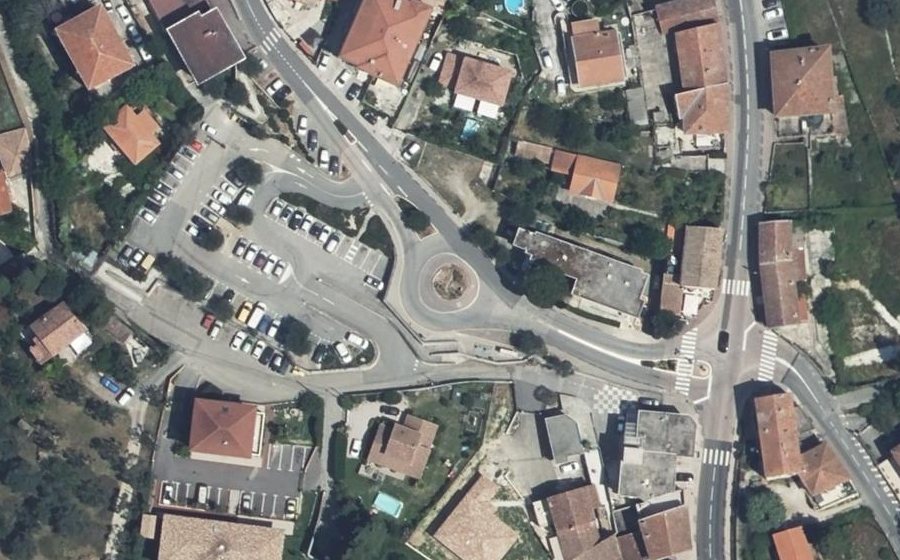 Vue aérienne du Rond-point anonyme n°194213336