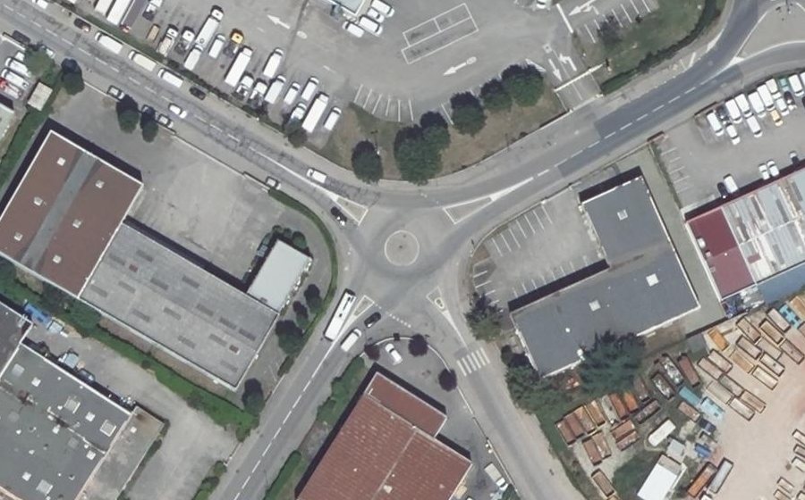 Vue aérienne du Rond-point anonyme n°19425326