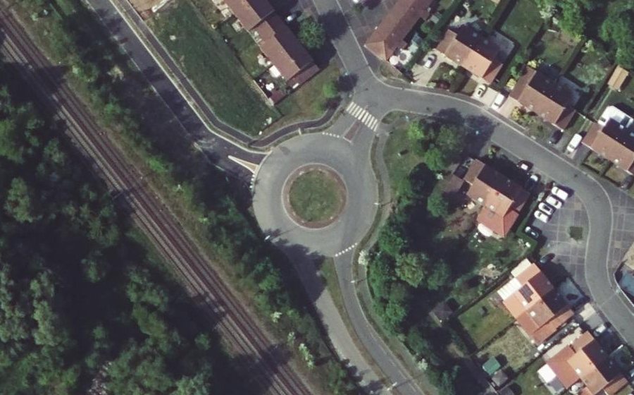 Vue aérienne du Rond-point anonyme n°194565942