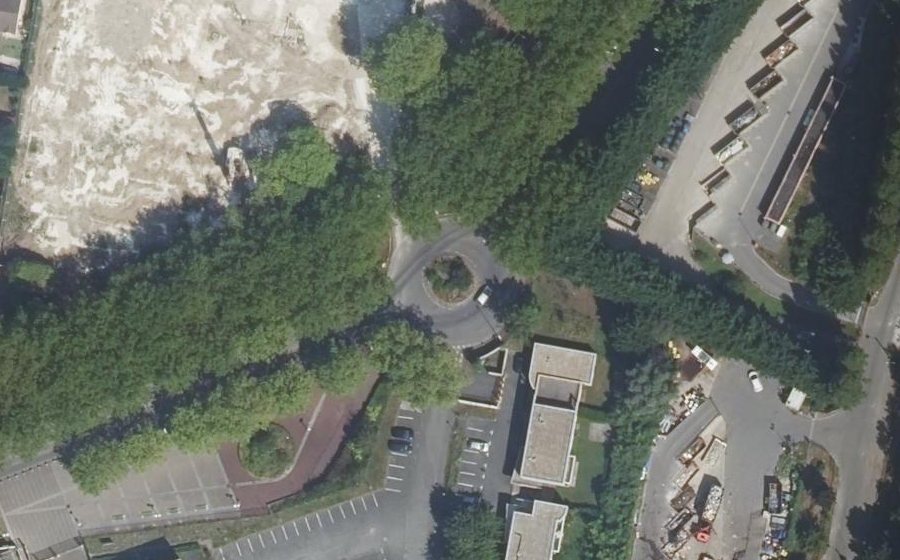 Vue aérienne du Rond-point anonyme n°194664067