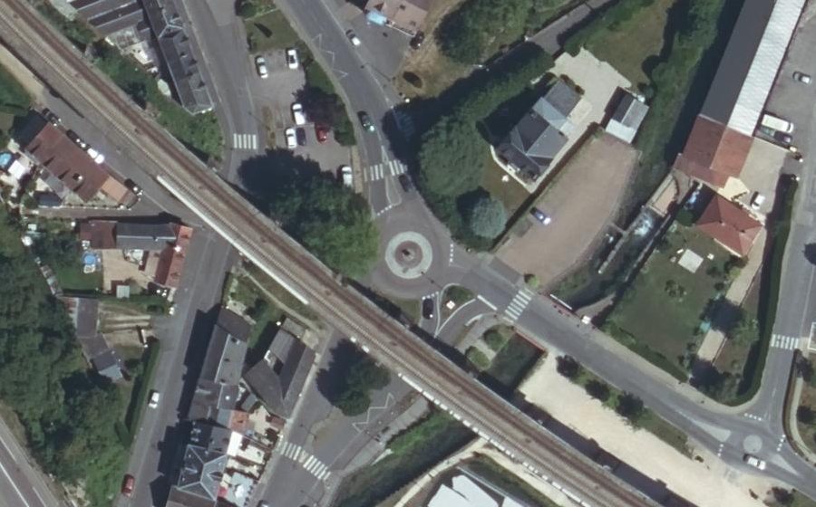 Vue aérienne du Rond-point anonyme n°194773454