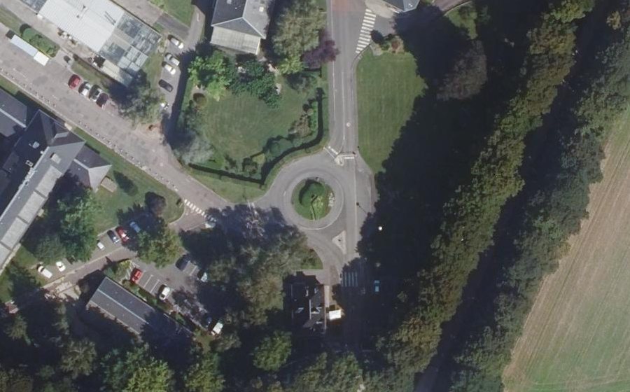 Vue aérienne du Rond-point anonyme n°19486859