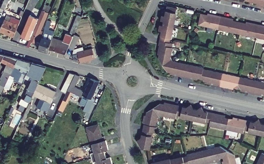Vue aérienne du Rond-point anonyme n°195069003