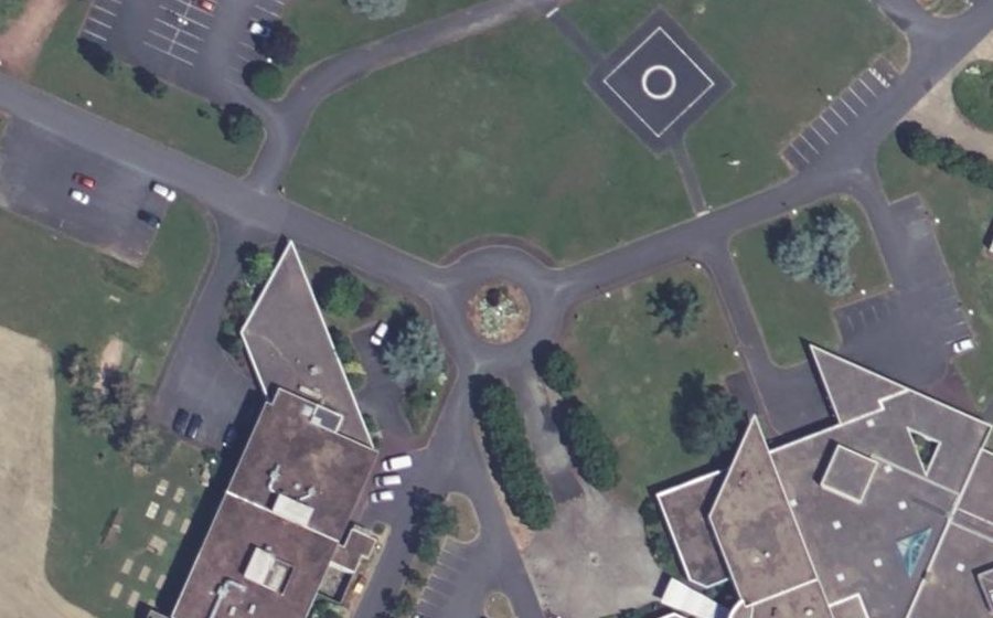 Vue aérienne du Rond-point anonyme n°195166900