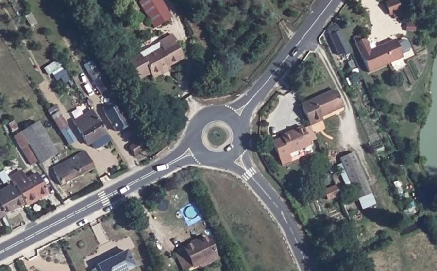 Vue aérienne du Rond-point anonyme n°19530844