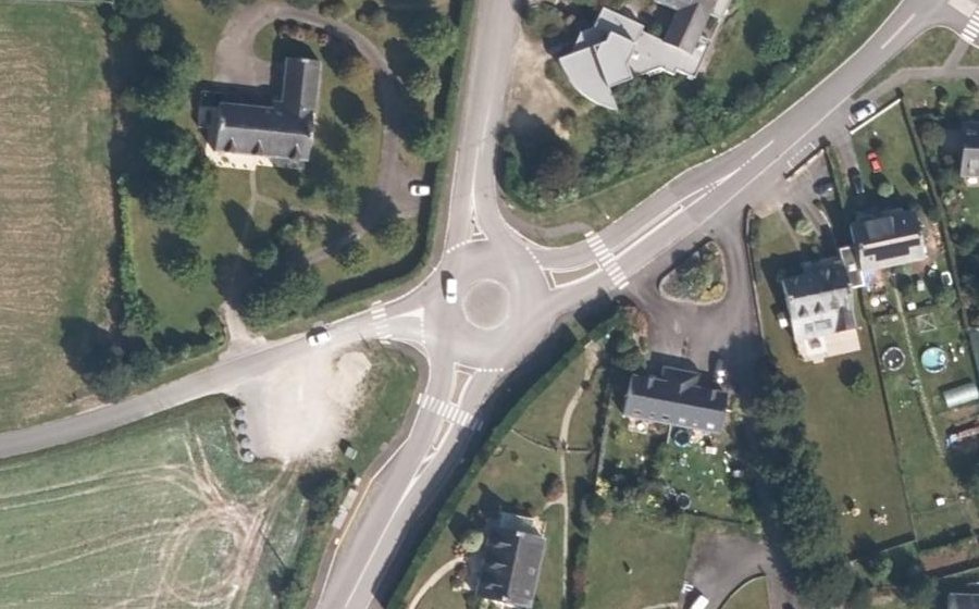 Vue aérienne du Rond-point anonyme n°195312491