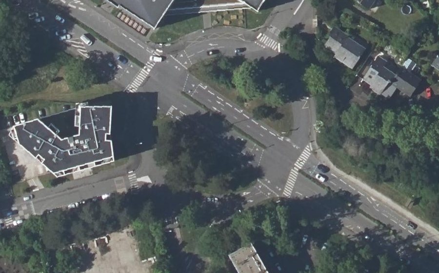 Vue aérienne du Rond-point anonyme n°195373651