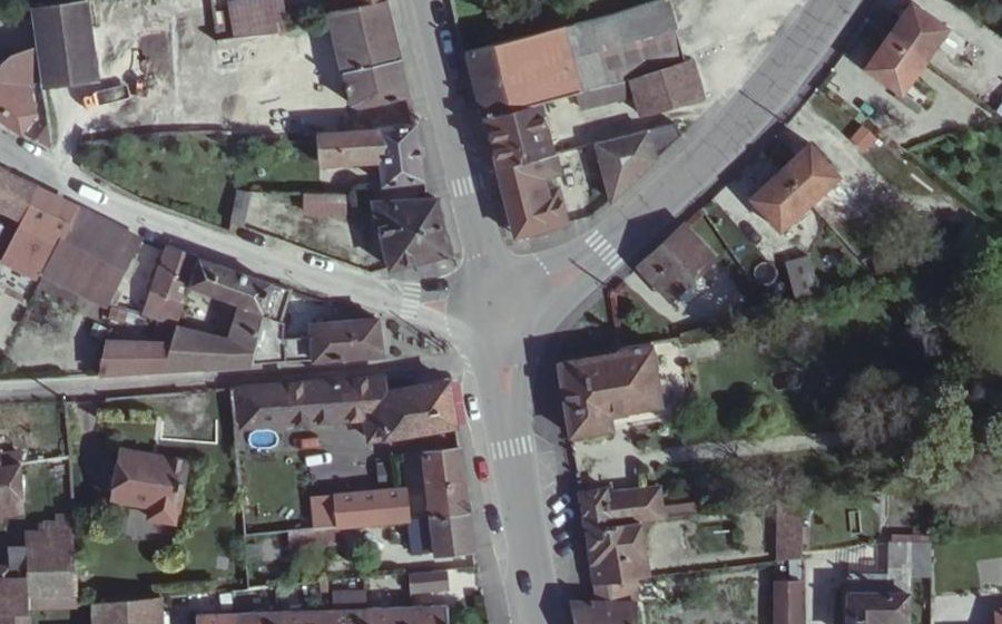 Vue aérienne du Rond-point anonyme n°195570874