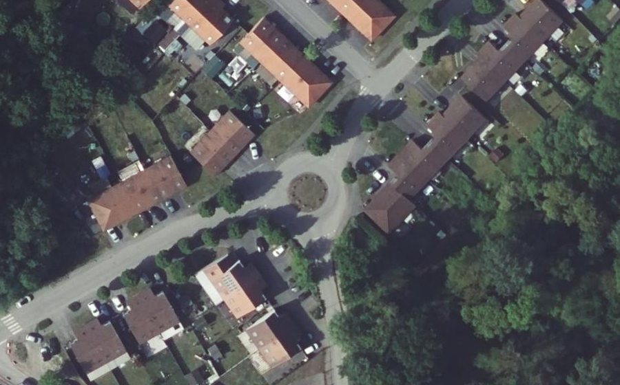 Vue aérienne du Rond-point anonyme n°195656409