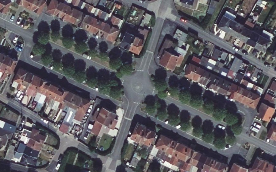 Vue aérienne du Rond-point anonyme n°195715909