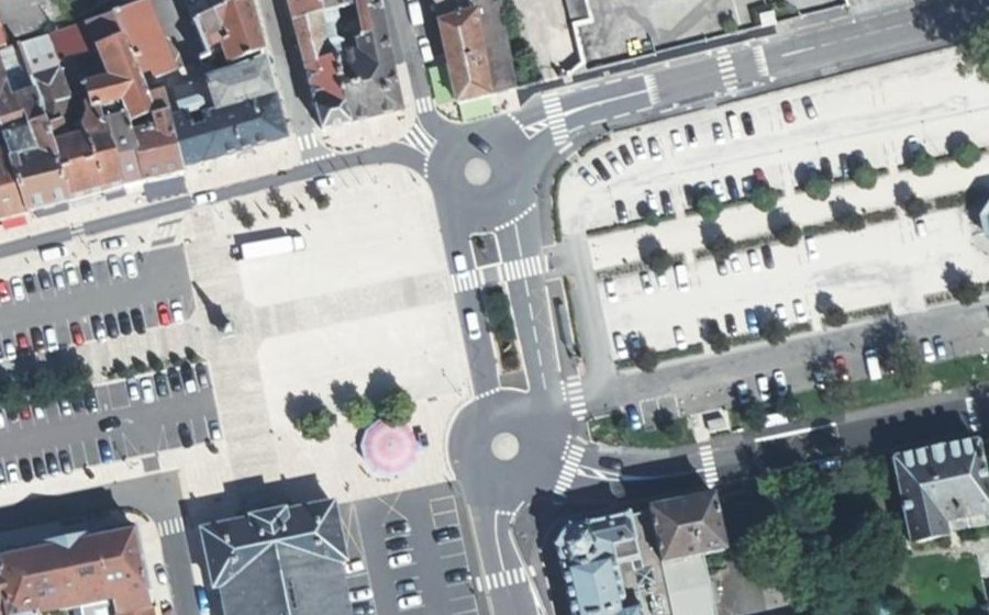 Vue aérienne du Rond-point anonyme n°195727985