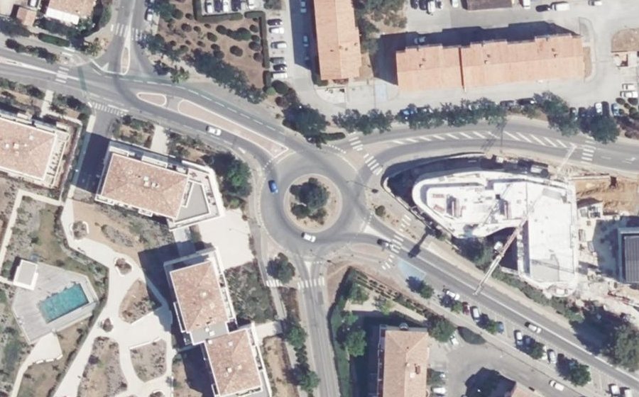 Vue aérienne du Rond-point anonyme n°195735375