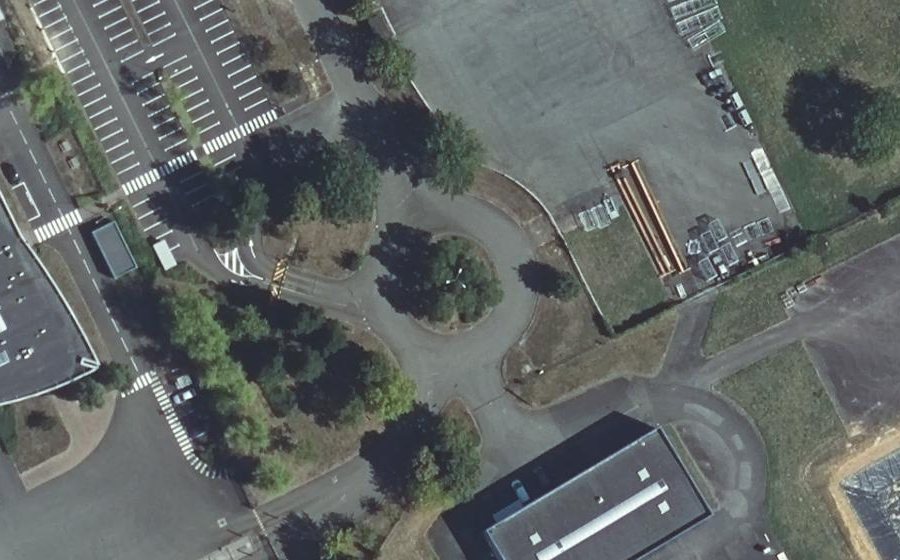 Vue aérienne du Rond-point anonyme n°195987985