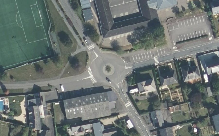 Vue aérienne du Rond-point anonyme n°196018918