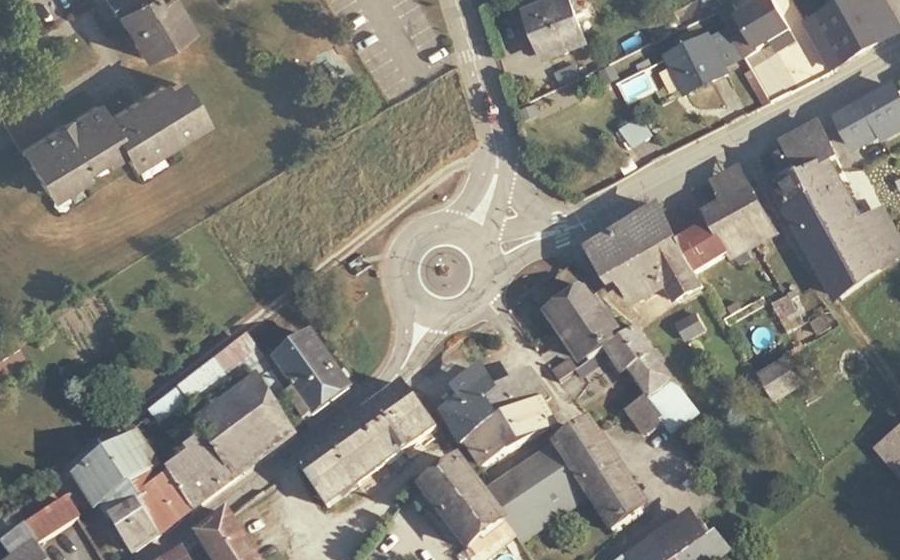 Vue aérienne du Rond-point anonyme n°196097101
