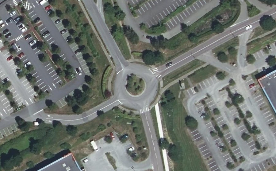 Vue aérienne du Rond-point anonyme n°196253331