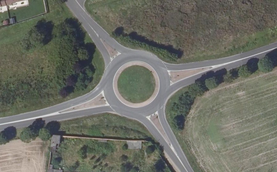 Vue aérienne du Rond-point anonyme n°196256669