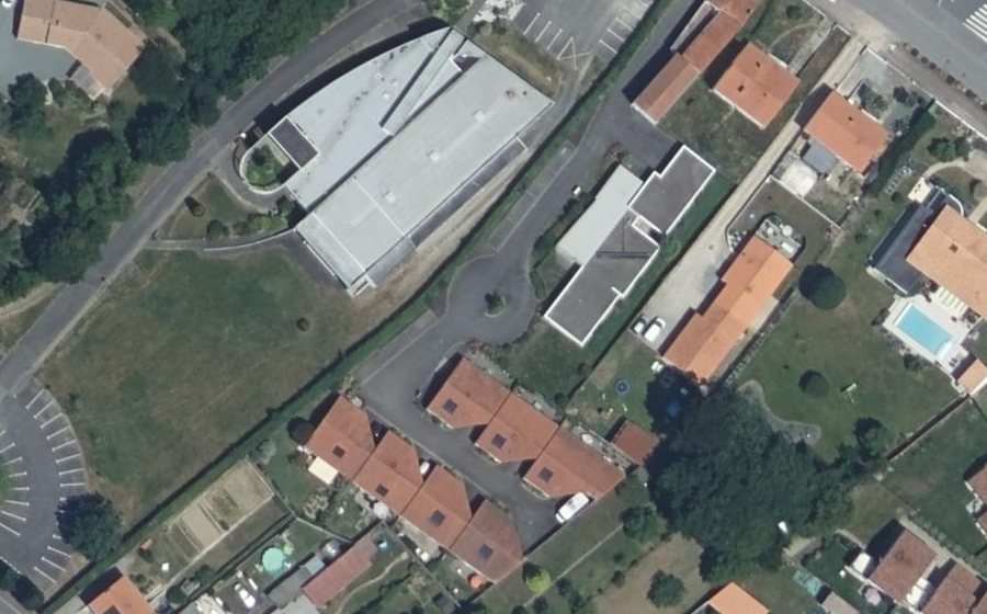 Vue aérienne du Rond-point anonyme n°196507946