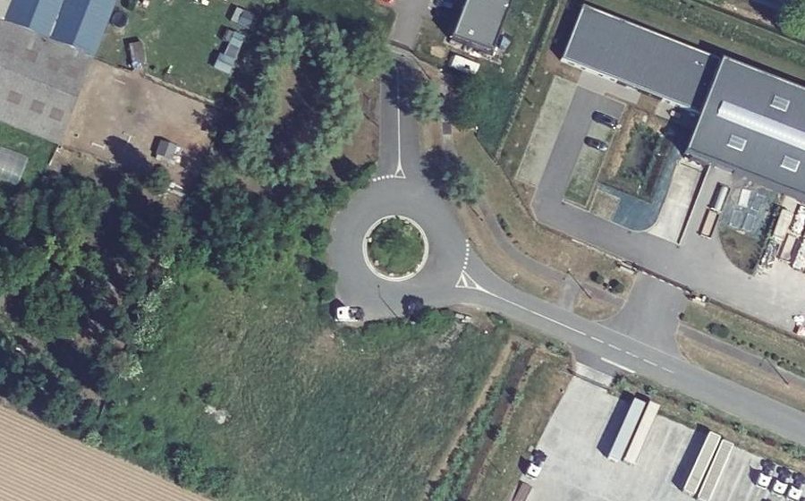 Vue aérienne du Rond-point anonyme n°196531624