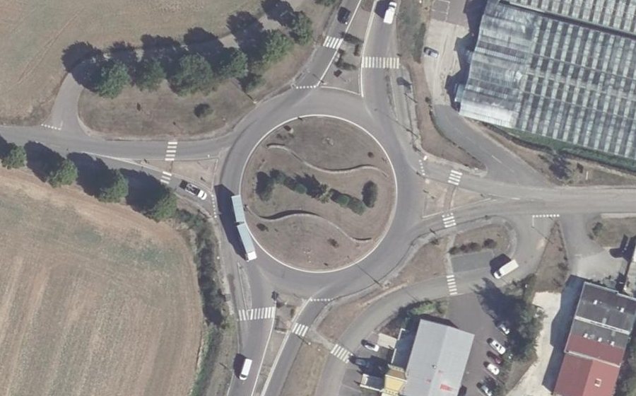 Vue aérienne du Rond-point anonyme n°19658368