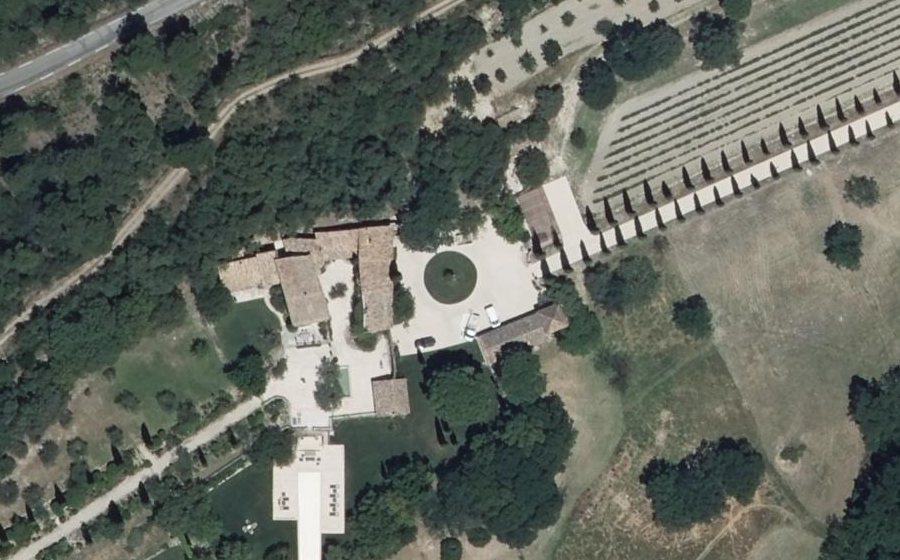 Vue aérienne du Rond-point anonyme n°196639331