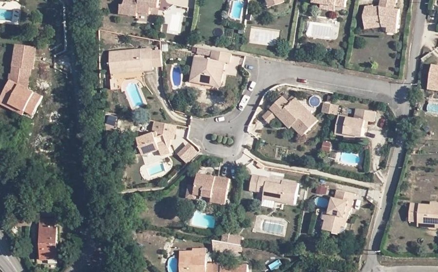 Vue aérienne du Rond-point anonyme n°196723270