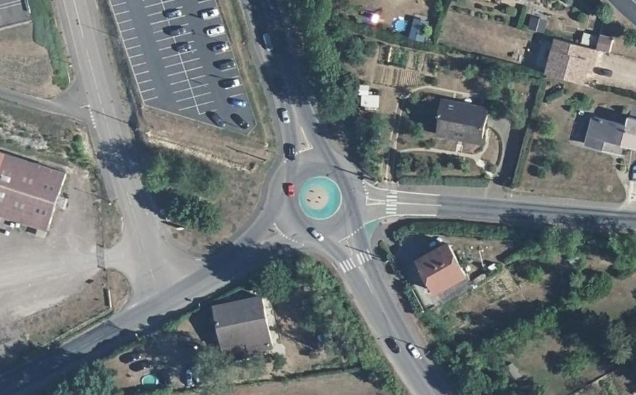 Vue aérienne du Rond-point anonyme n°196775993