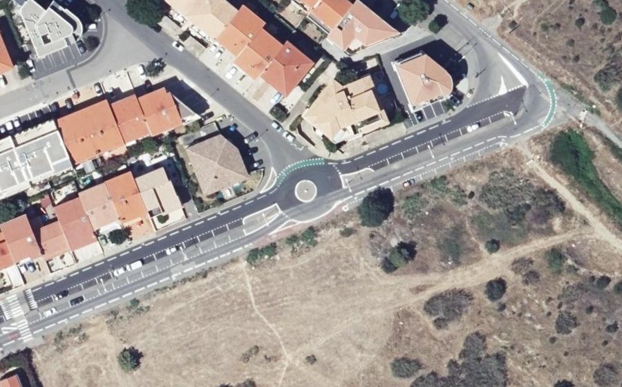 Vue aérienne du Rond-point anonyme n°196815695