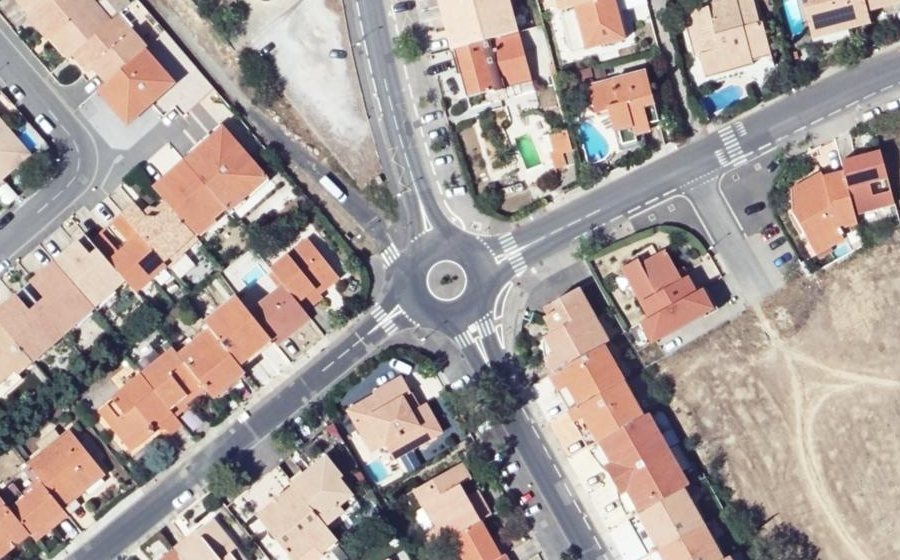 Vue aérienne du Rond-point anonyme n°196815696