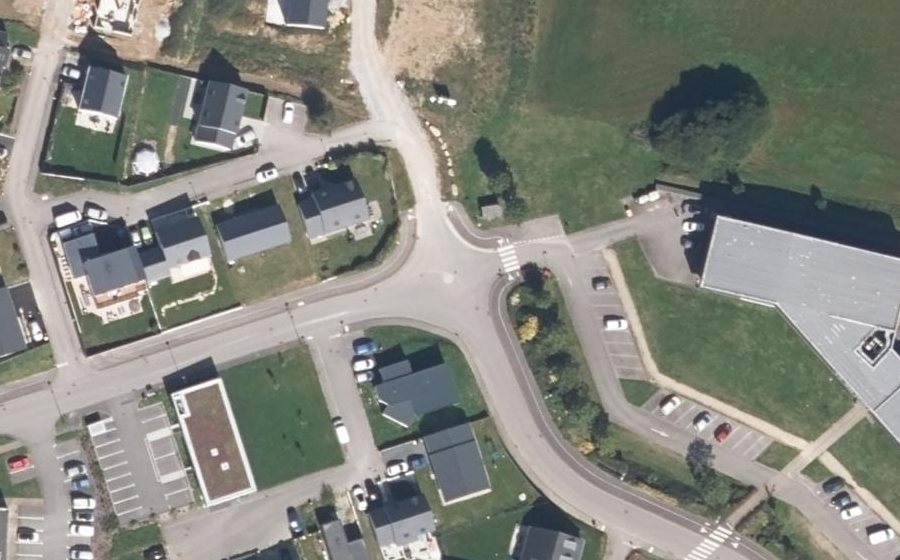 Vue aérienne du Rond-point anonyme n°196841386
