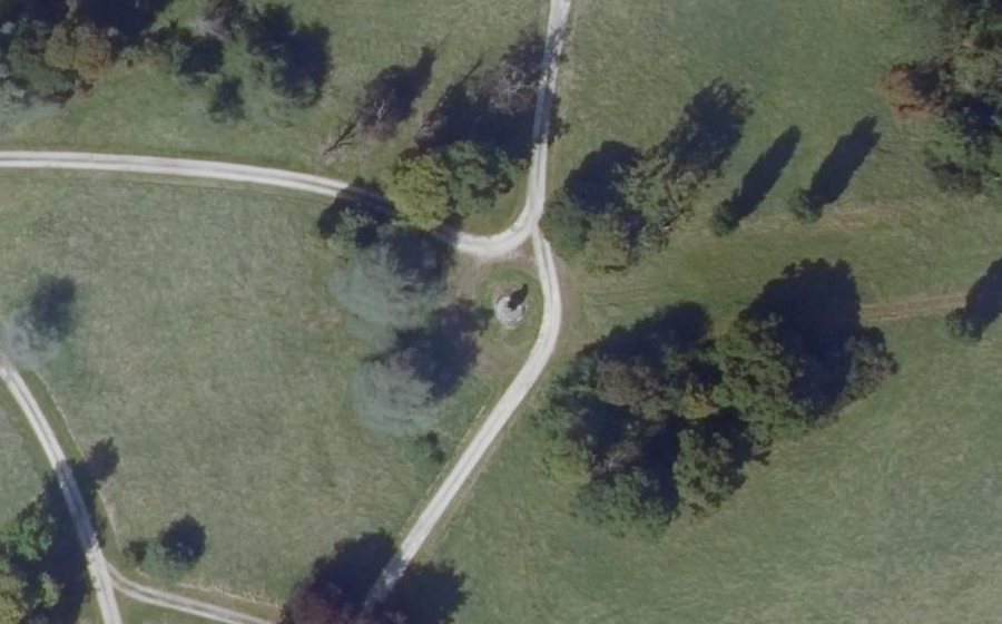 Vue aérienne du Rond-point anonyme n°196861391