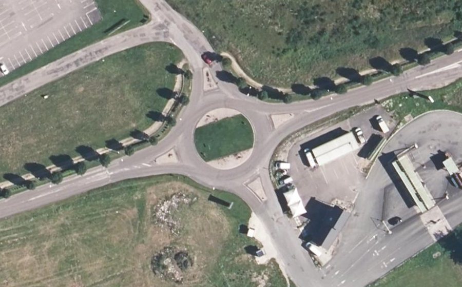 Vue aérienne du Rond-point anonyme n°196862050