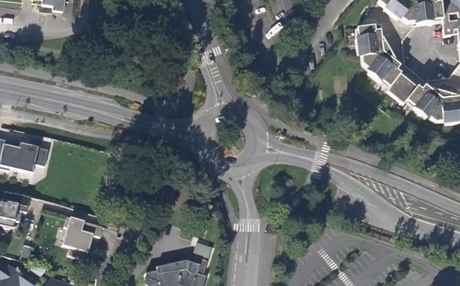 Vue aérienne du Rond-point anonyme n°196988629