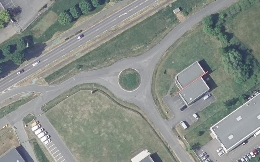 Vue aérienne du Rond-point anonyme n°197127630