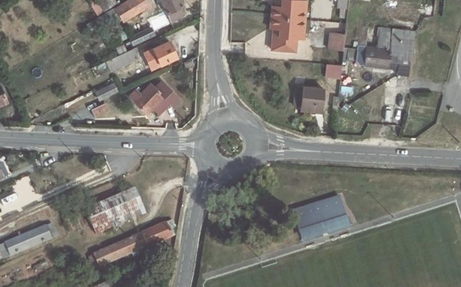 Vue aérienne du Rond-point anonyme n°19714445