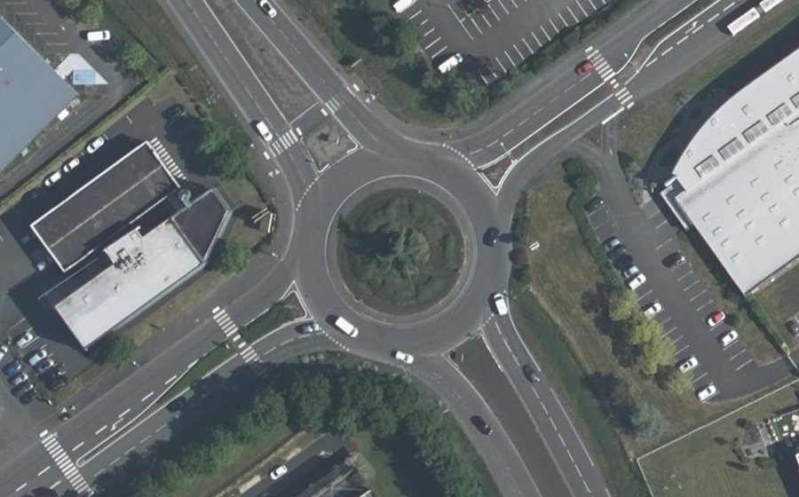 Vue aérienne du Rond-point anonyme n°197144968
