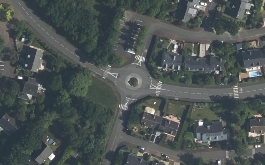 Vue aérienne du Rond-point anonyme n°197147400