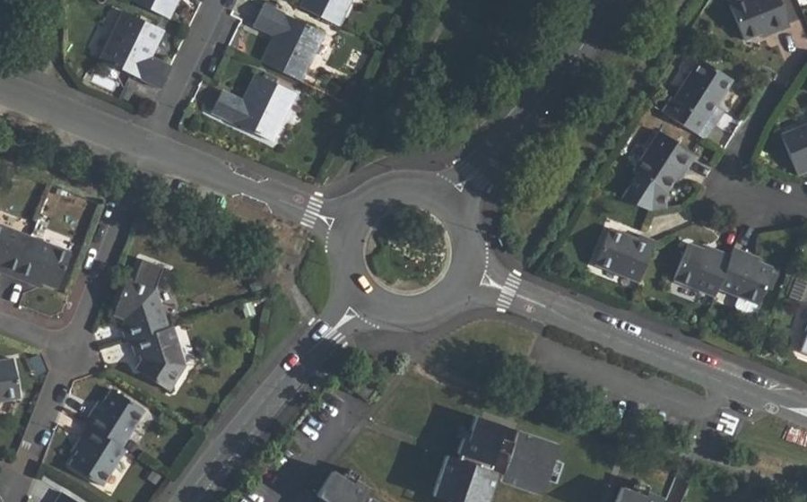 Vue aérienne du Rond-point anonyme n°197158768