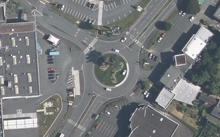 Vue aérienne du Rond-point anonyme n°197167184