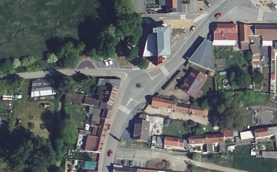 Vue aérienne du Rond-point anonyme n°197173382