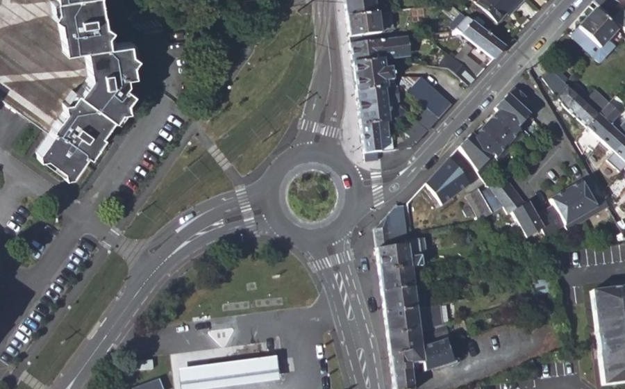 Vue aérienne du Rond-point anonyme n°197177766