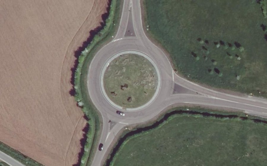 Vue aérienne du Rond-point anonyme n°197187282