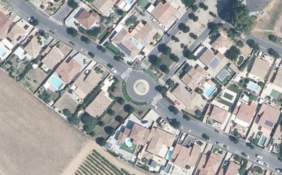 Vue aérienne du Rond-point anonyme n°197245622