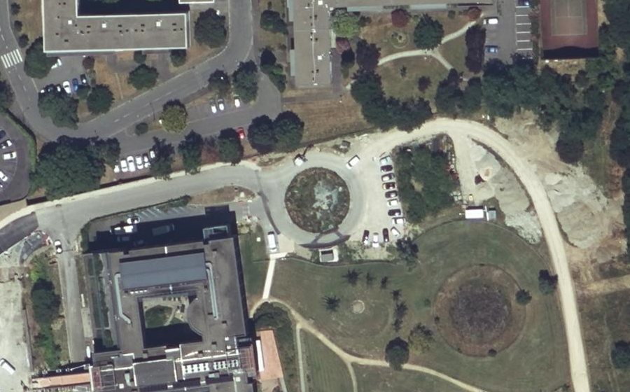 Vue aérienne du Rond-point anonyme n°197294959