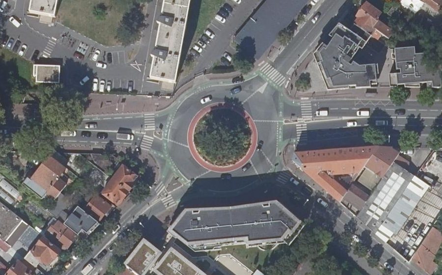 Vue aérienne du Rond-point anonyme n°19729789