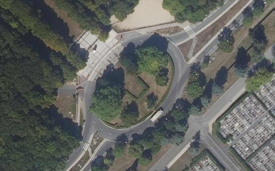 Vue aérienne du Rond-point anonyme n°19729803
