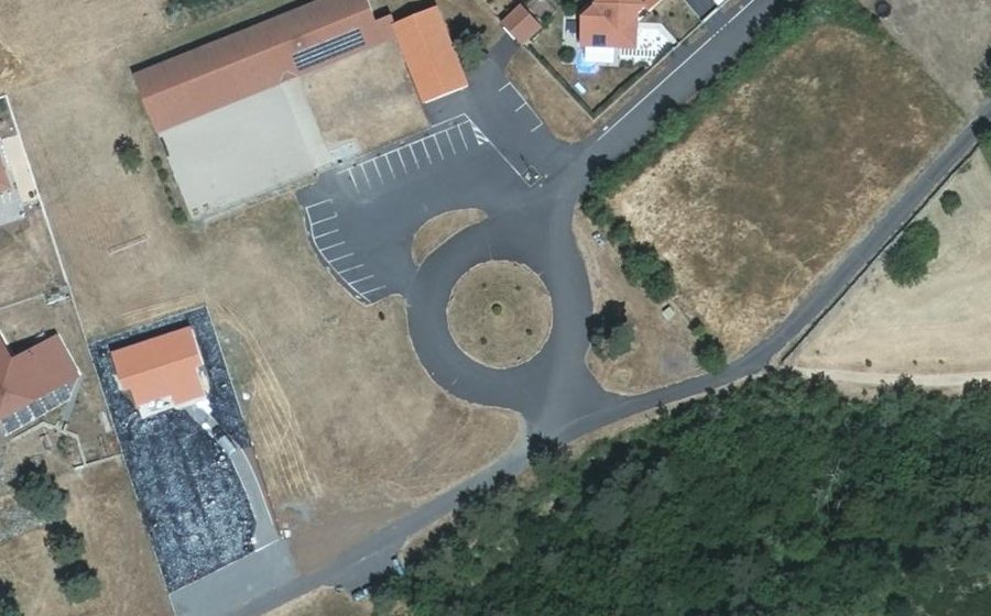 Vue aérienne du Rond-point anonyme n°197332990